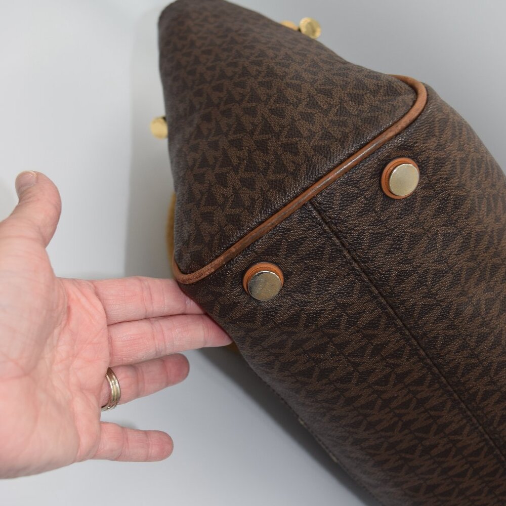 Michael Kors Isla Large Tote in Signature Brown - Picture 9 of 11